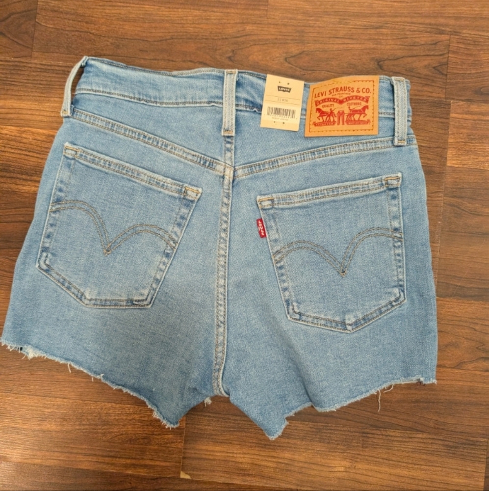 NWT Levi's 501 High-Rise Denim Shorts Light Wash Women's SZ 26